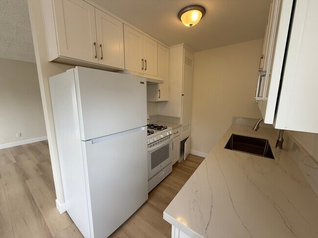 5654 Case Ave Unit 1