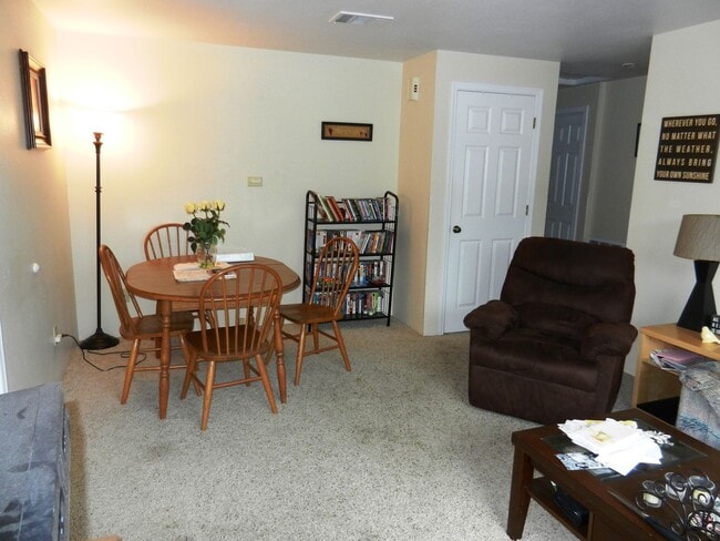 Photo - Two Bedroom One Bathroom Duplex For Rent i... Unidad 2815