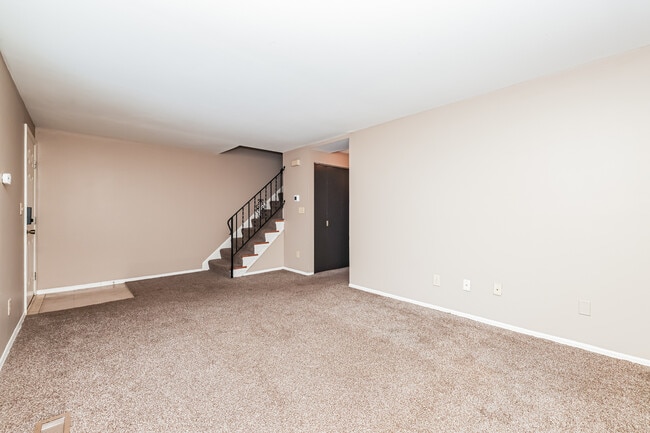 Photo - 5877 Taylorsville Rd