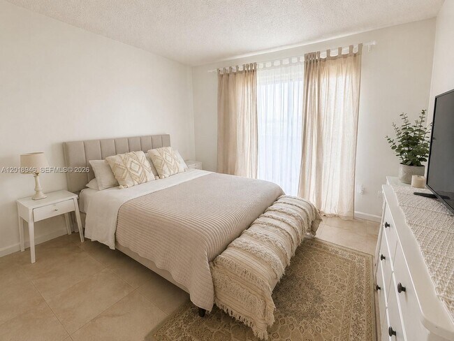 Photo - 2924 Collins Ave Unidad 404