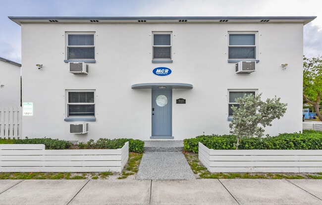 Building Photo - 717 2nd Ave S Unit 5