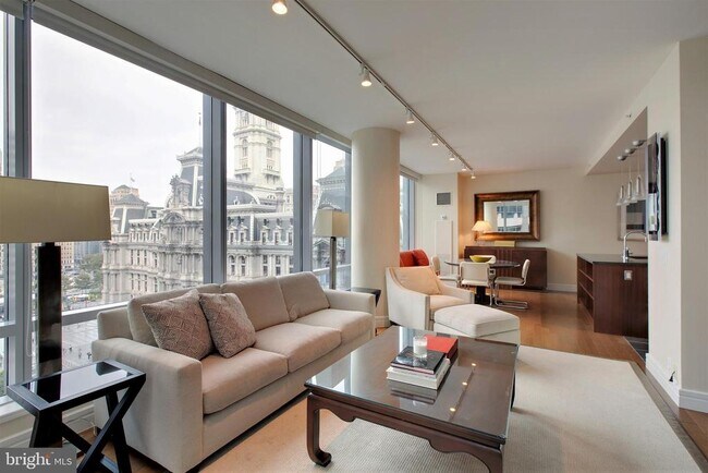 Photo - 1414 S Penn Square Unidad 10F