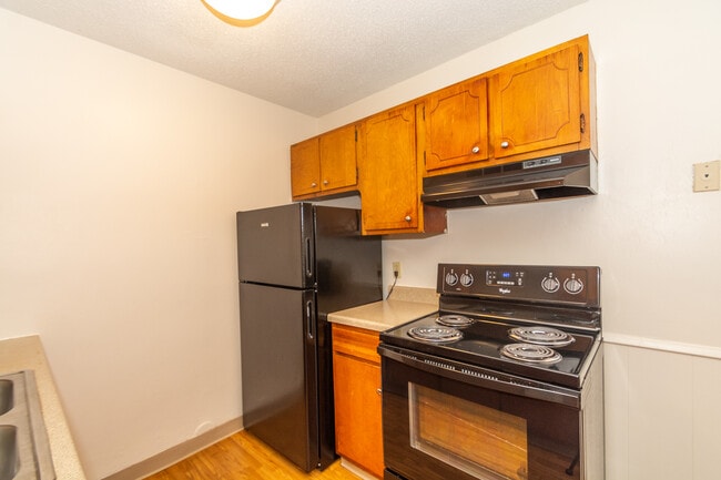 Photo - Richland Court Apartments