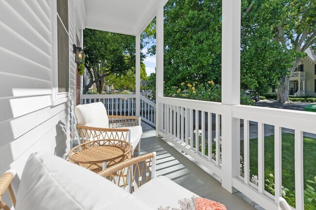 Photo - 547 Randolph St Unit B