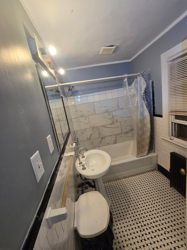 Photo - 609 Cooke St