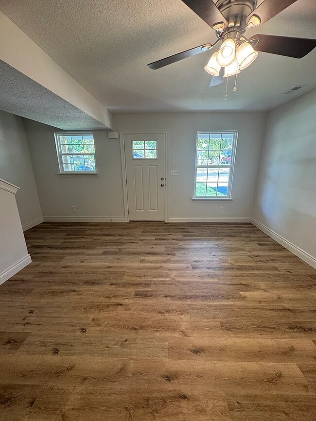 Photo - 14 3rd Ave Unidad 100