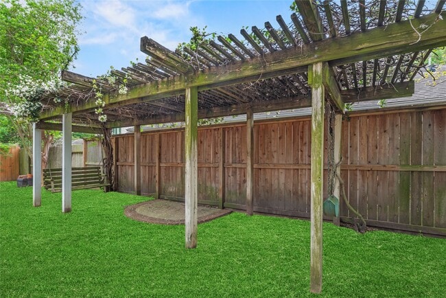 Building Photo - 11619 Cedarvale Ln