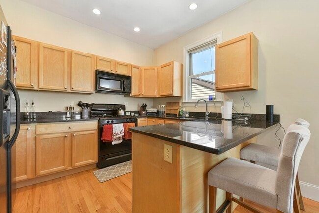 Photo - 344 W Broadway Unit 1