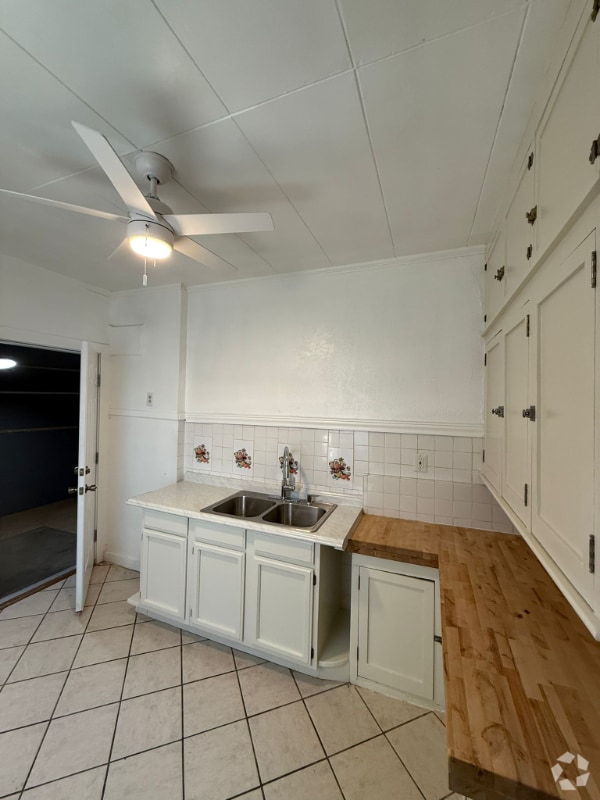 Building Photo - 1705 Arizona Ave Rental