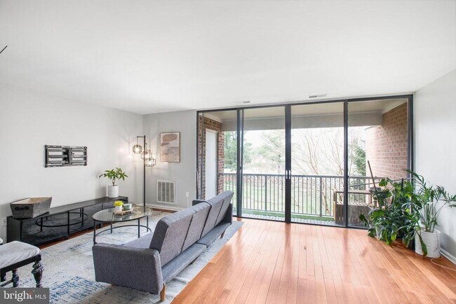 Photo - 788 Quince Orchard Blvd Unidad 201