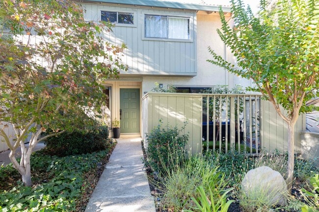 Building Photo - 1660 Parkside Dr Rental