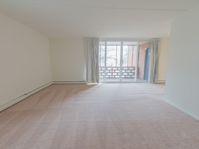 Building Photo - Lake Club Apartments