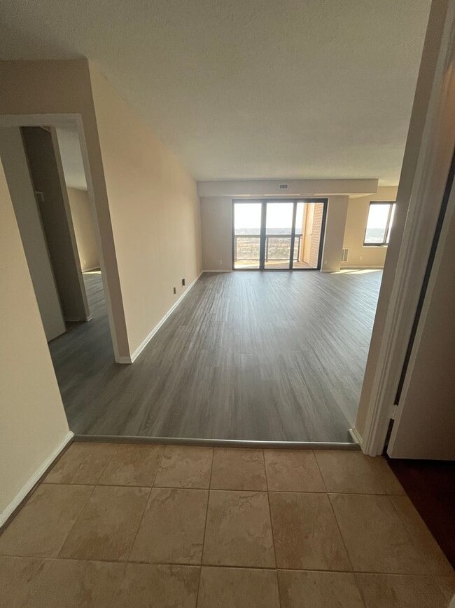 Photo - 203 Yoakum Pkwy Unit 203 Yoakum Parkway #1218