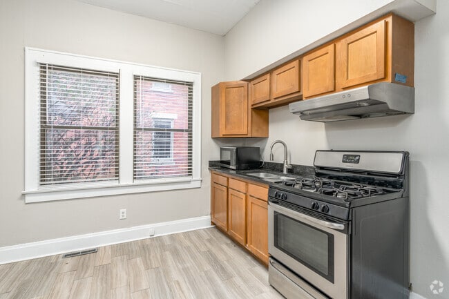 1BR, 1BA - 567SF - Kitchen - 1051 Hunter Ave