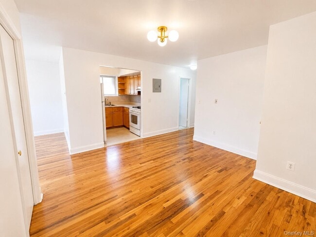Photo - 533 Soundview Ave Unit 3rd Floor