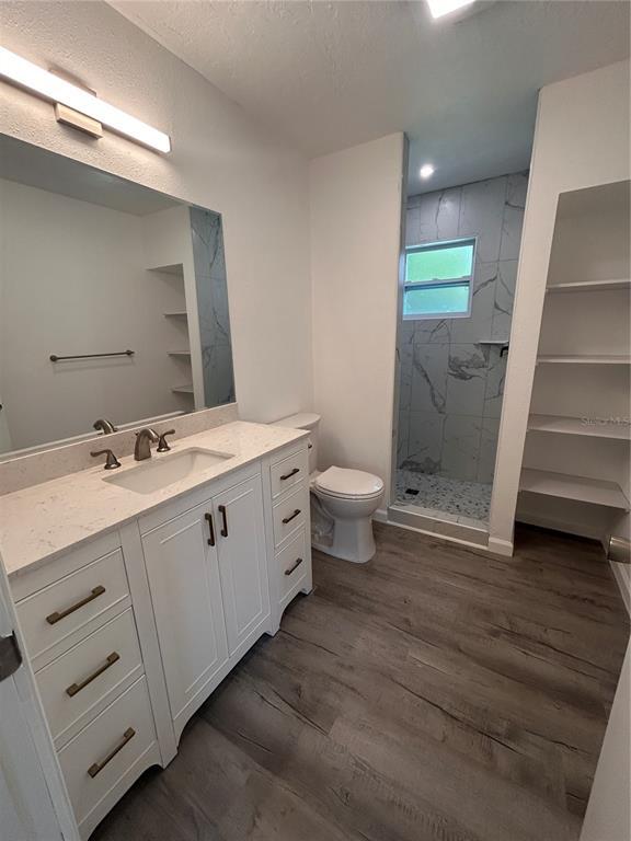 Photo - 2825 Louise St
