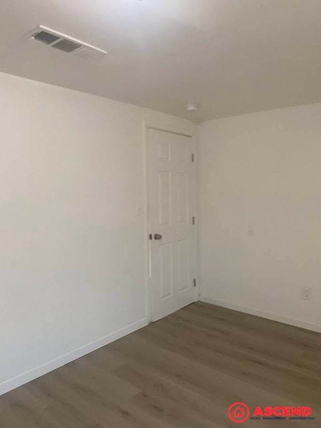 Photo - 201 E 1st St Unit 201 E 1st St #1