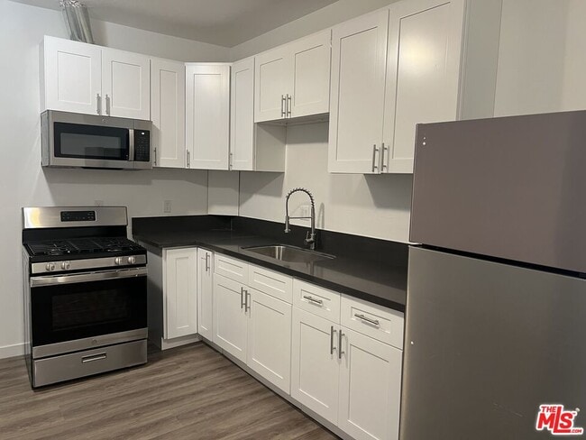 Building Photo - 233 N Park View St Unit 9