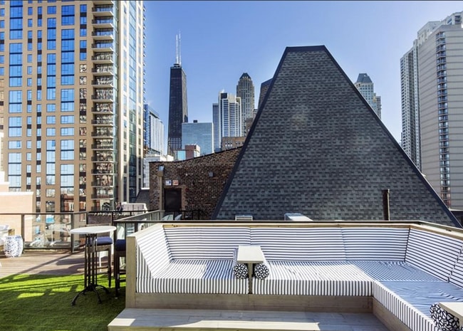 Photo - 102 W Chicago Ave