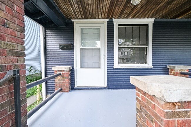 Photo - 312-314 Pointview Ave