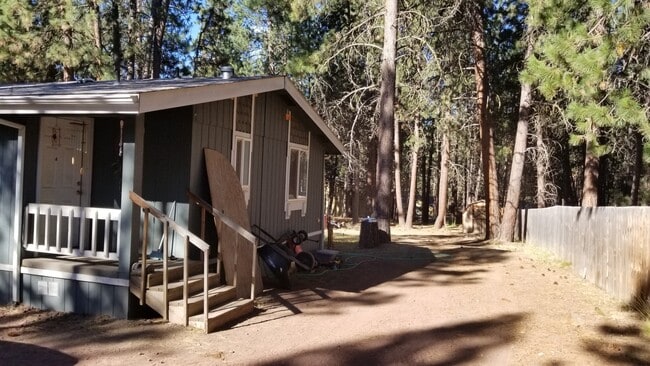 Photo - VIDEOTOUR: Awesome Location! Beautiful Ponderosa Pines, Minutes To Bend! PETS WELCOME