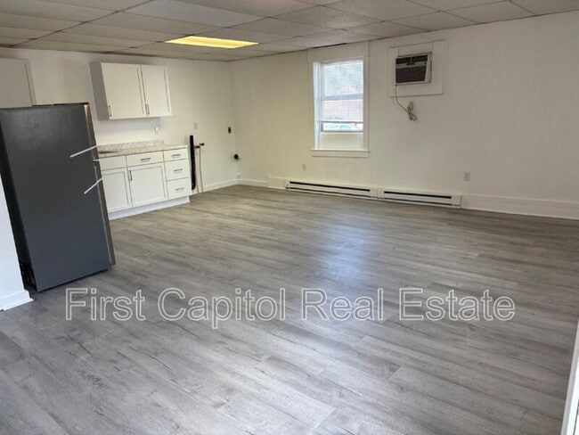 Building Photo - 99 Sinking Springs Ln Unit Apt 1