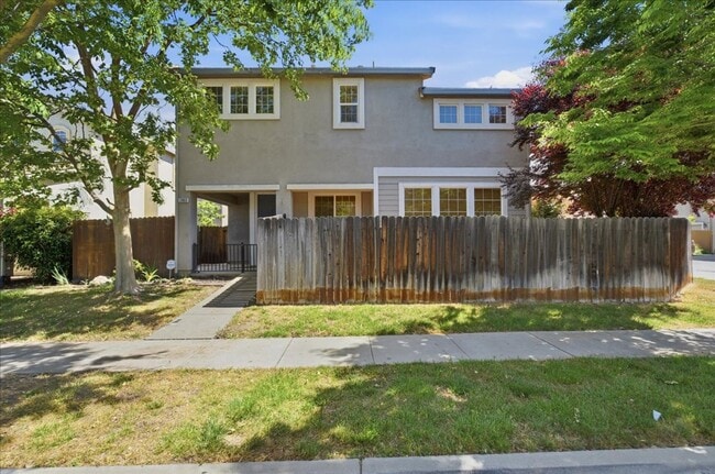 Building Photo - 2803 Crested St