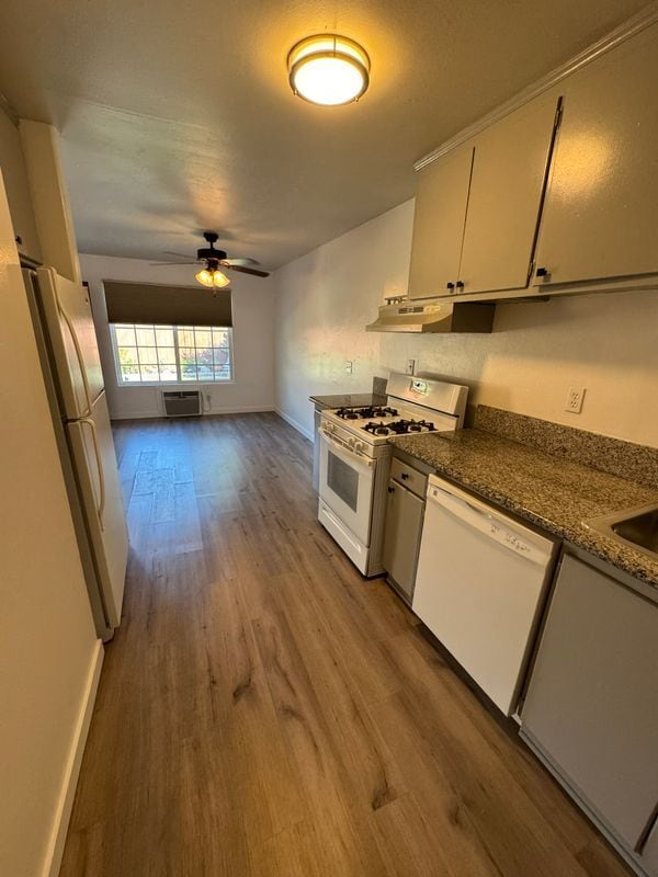 Photo - 1320 Heron Ave