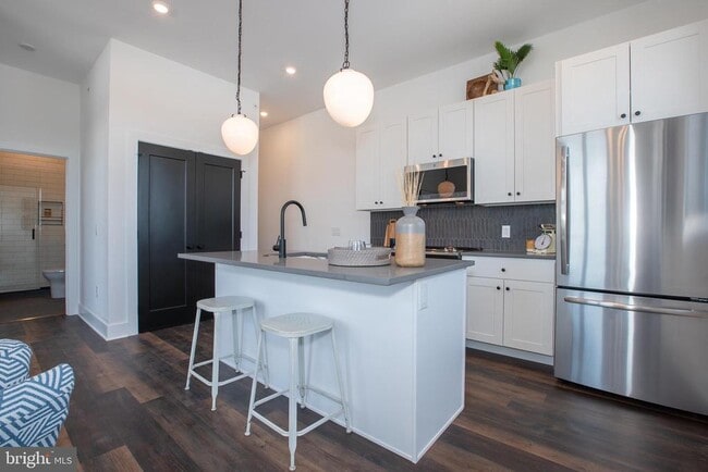 Photo - 2940 W Thompson St Unit 102