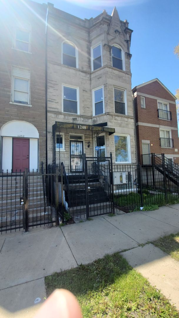 Building Photo - Gorgeous Lawndale 2 Bedroom