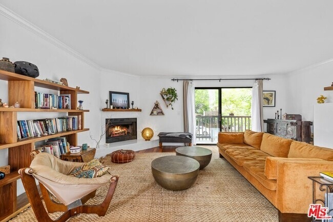 Building Photo - 2412 Ocean Ave Unit 4 Rental