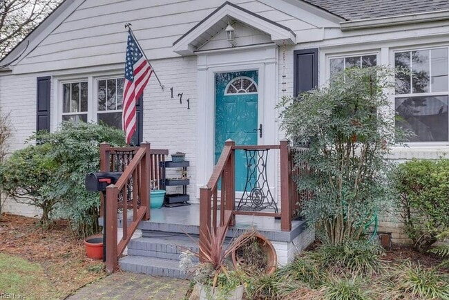 Photo - 171 W Bay Ave