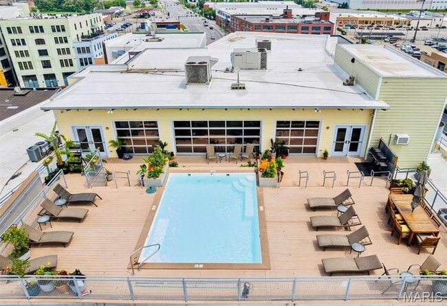 Building Photo - 2323 Locust St Unit 308