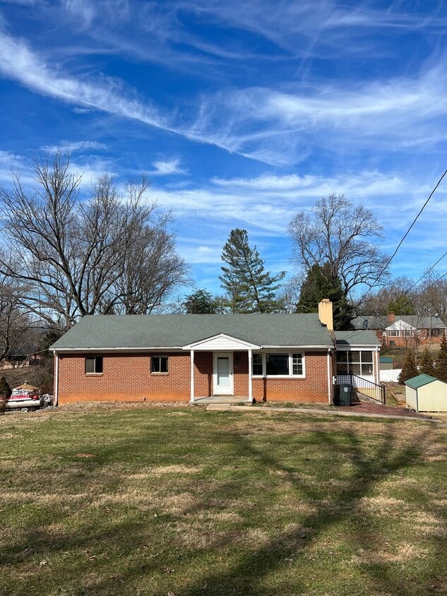 Charming 3 bedroom house - Charming 3 bedroom house