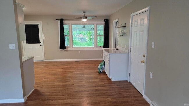 Photo - 621 S Village Dr