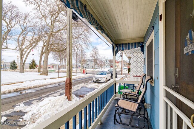 Photo - 127 Lawrence Ave