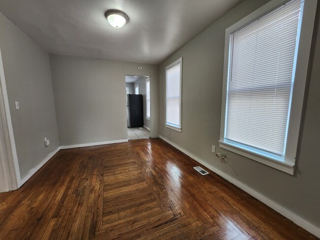 Photo - 317 Bassett St