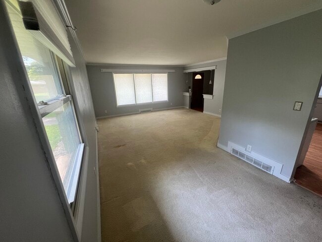2212 W Parnell Ave