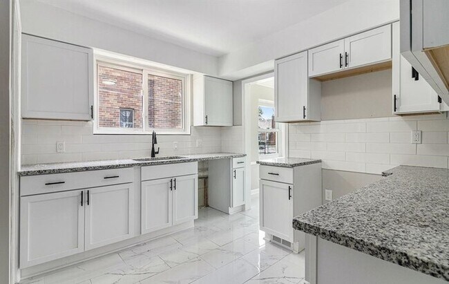 Photo - 5766 Nottingham Rd