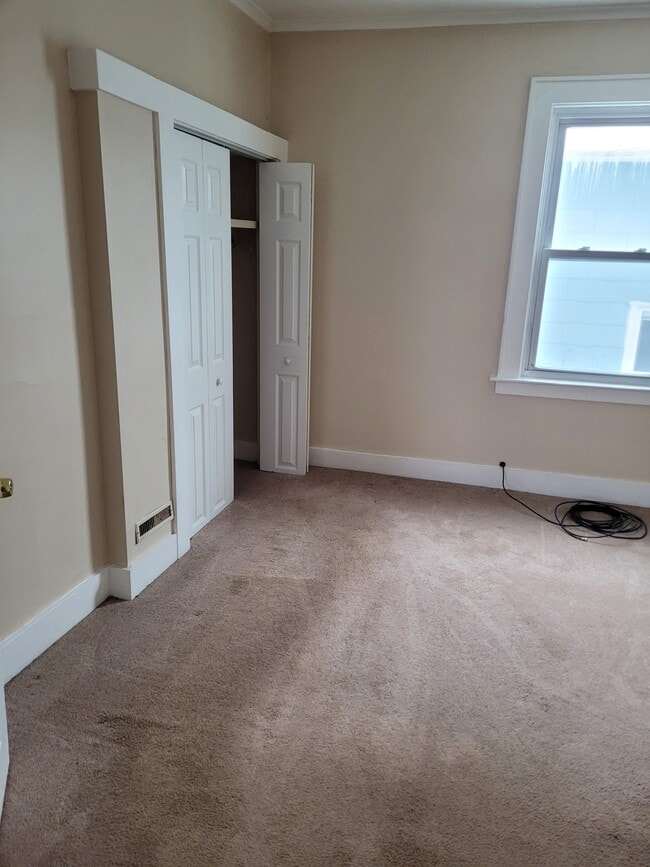 Dormitorio y sala de estar - 241 Nichols Ave Unidad Second floor plus 3rd fl