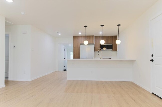 Photo - 305 Rowland Dr