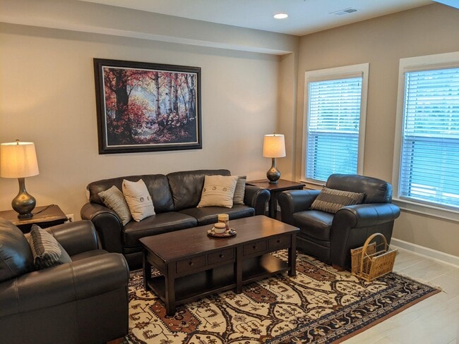 Photo - 43349 Stadium Ter