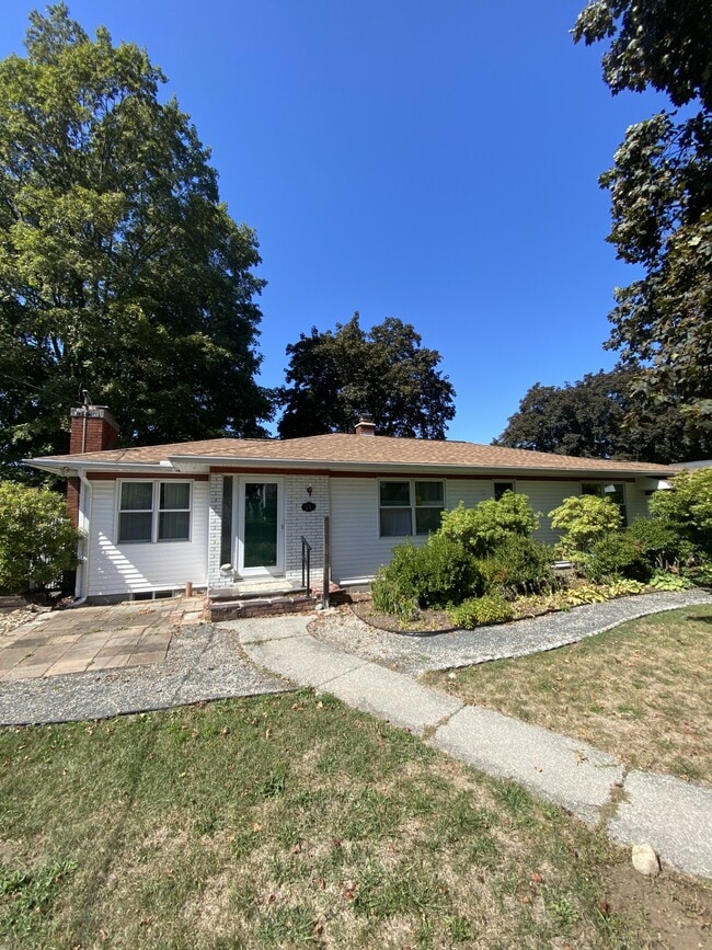 Building Photo - 36 Ridgecrest Rd Rental