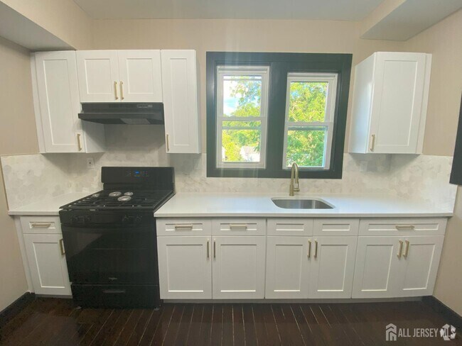 Building Photo - 11 Center St Unit B Rental
