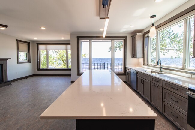 AVAILABLE AUGUST - Beautifully Renovated 2... - AVAILABLE AUGUST - Beautifully Renovated 2... Apartamento Unidad 2