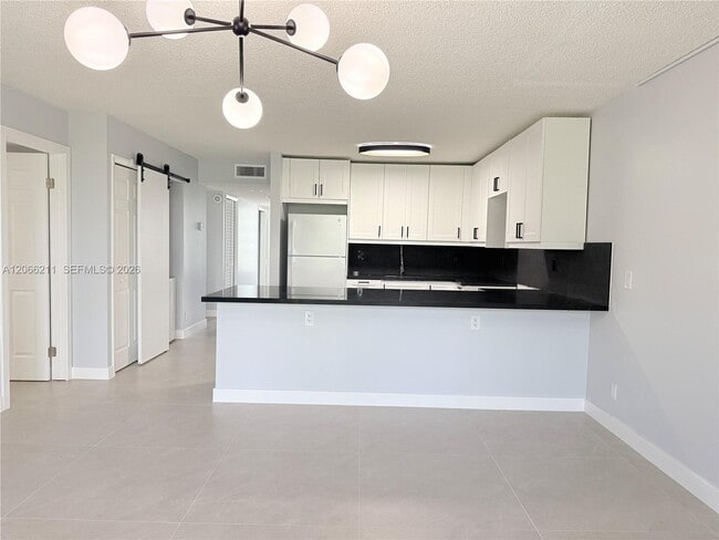 Photo - 16511 Blatt Blvd Unidad 203