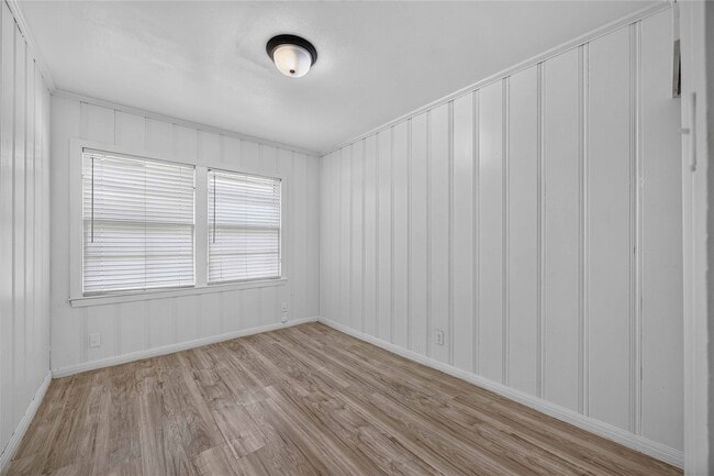 Building Photo - 6207 Heron Dr