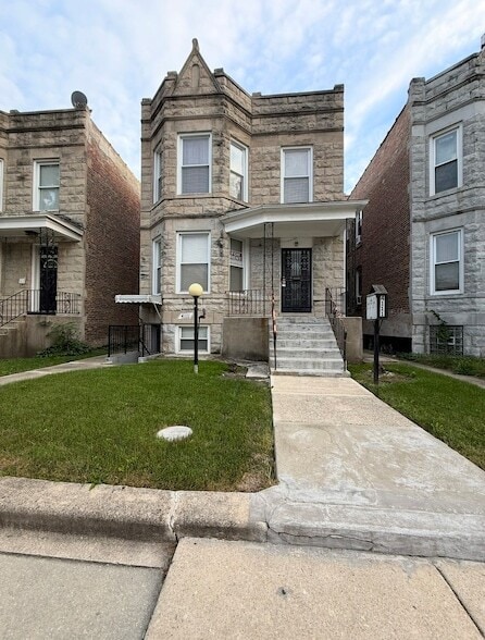 Building Photo - 4111 W Cullerton St Unit 1