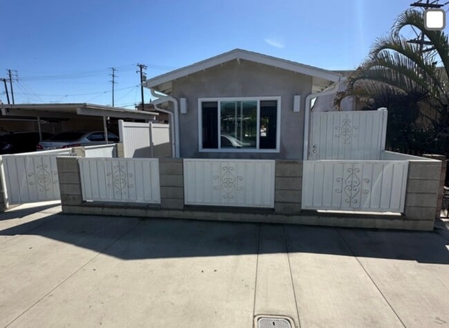 Building Photo - Cozy, Updated, and Pet-Friendly — Your New... Rental