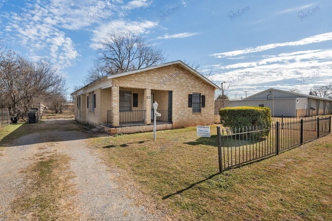 Building Photo - 1209 Gladiolus St